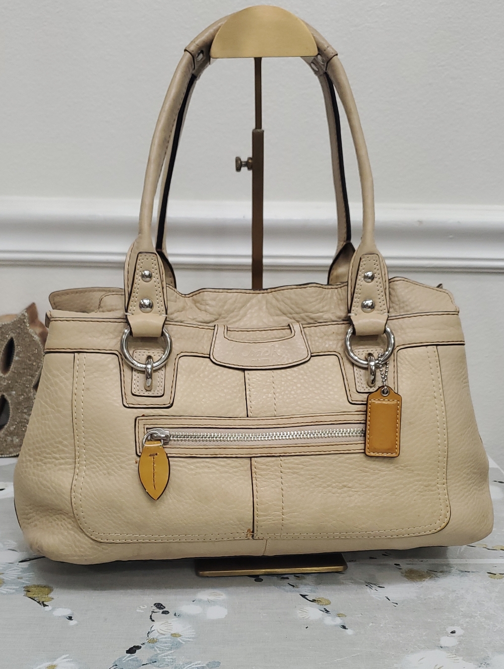 Coach Beige Leather Shoulder Bag with Tan Tag
